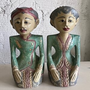 Pareja Javanesa Sentada 25cm